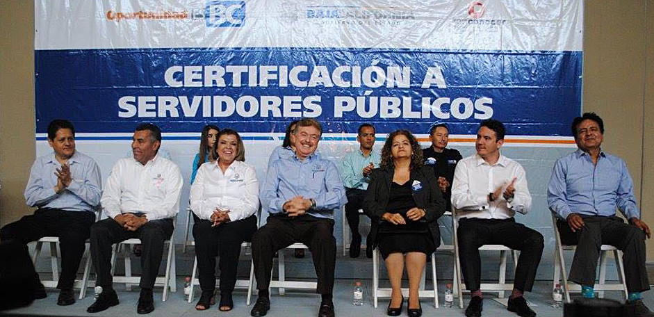 CONOCER y CENPRODE entregan 693 certificados de competencia laboral a servidores públicos de Baja California
